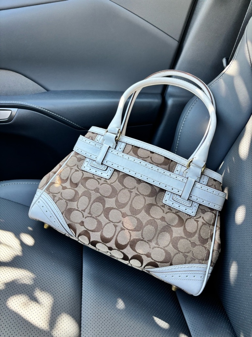 Coach Hamptons Signature Carryall Bag White Leather Trim Gold Hardware - Picture 5 of 13